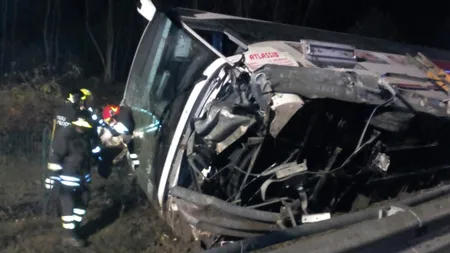 Un autocar plin cu români s-a răsturnat la graniţa dintre Italia şi Slovenia. Opt pasageri au fost răniţi VIDEO