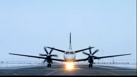 Viscolul şi ninsoarea îngreunează traficul aerian: Cursa Milano-Suceava nu a putut ateriza, iar la Cluj şapte curse au întârzieri