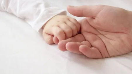 Eliminarea plafonului de indemnizaţie pentru creşterea copilului va determina 85% dintre mame să petreacă 2 ani în concediu