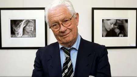 Fotograful britanic David Hamilton a fost găsit mort în casa sa din Paris
