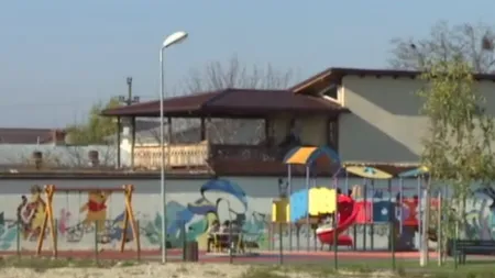 Primăria din Jilava a investit 250.000 euro pentru un parc fără gazon şi gard pictat