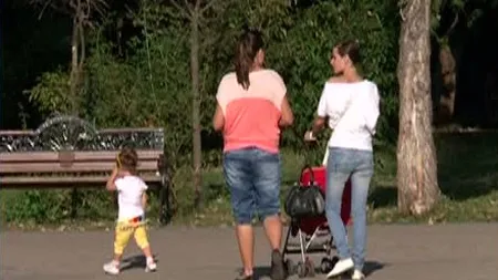 Plata indemnizaţiilor pentru creşterea copilului, întârziată. Ministerul Muncii, primele explicaţii pentru părinţi