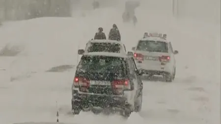 NINSORILE ABUNDENTE şi FRIGUL au pus stăpânire pe mai multe zone din ţară. Traficul a fost dat peste cap VIDEO