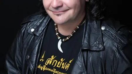 Leo Iorga luptă cu cancerul, dar o face de pe scenă. Cum l-a transformat crunta boală pe renumitul cântăreţ FOTO