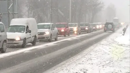 NINGE în mai multe judeţe din ţară. Traficul rutier, îngreunat pe drumurile naţionale, inclusiv pe A3. Harta stratului de zăpadă VIDEO