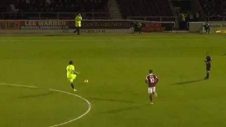 Şi-a confundat coechipierul cu un steward. Tot stadionul a râs de ce a urmat VIDEO