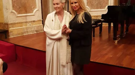 Pianista Elizabeth Sombart a primit cadou brăţări Rudraksha