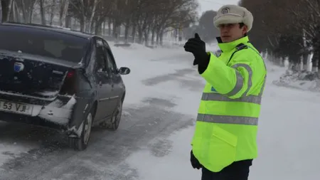 14 AMENZI date de poliţişti în mai multe judeţe din ţară, din cauza zăpezii de pe carosabil