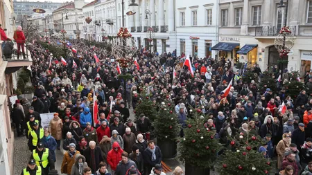 Protest împotriva reformei învăţământului la Varşovia