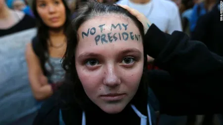 Mii de americani au protestat în stradă împotriva alegerii lui Donald Trump VIDEO