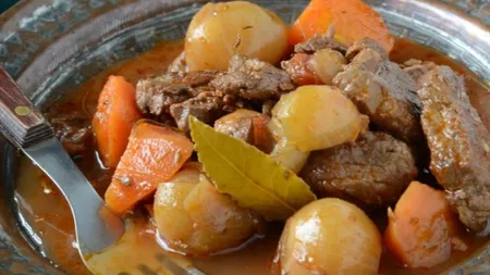 Tocăniţă de vită cu legume. Deliciosul preparat pe gustul oricui