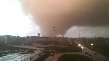 TORNADĂ în Roma. Două persoane au murit, mai multe au fost rănite VIDEO