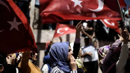 Epurările continuă în Turcia: Alţi 15.000 de funcţionari au fost demişi în urma puciului eşuat din iulie