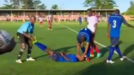 Un fotbalist de doar 19 ani A MURIT pe terenul de FOTBAL. Un nou caz Patrick Ekeng VIDEO