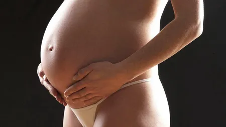 POVESTE ADEVĂRATĂ. A rămas gravidă după ce a făcut sex cu 2 gemeni şi nu poate afla cine e tatăl