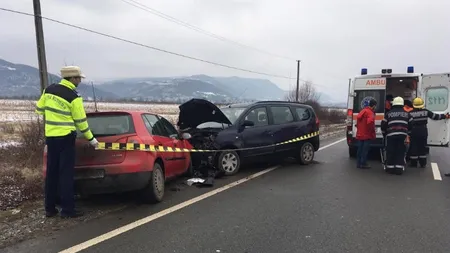 Accident în Cluj cu 7 răniţi. Două maşini s-au lovit frontal