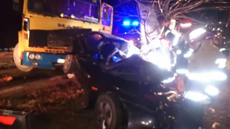 Accident grav în judeţul Constanţa. O persoană a murit după ce maşina în care se afla a intrat într-o autocisternă