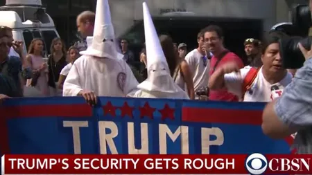Organizaţia rasistă Ku Klux Klan îl înalţă în slăvi pe Donald Trump
