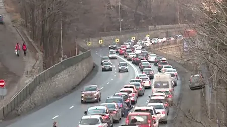 AGLOMERAŢIE pe Valea Oltului şi pe A1, la intrarea în Bucureşti dinspre Piteşti, unde s-au format coloane de maşini