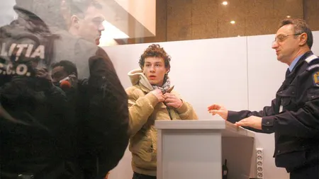 Tânărul craiovean arestat că plănuia un act terorist şi-a îngrozit colegul de detenţie. Vrea să fie mutat în altă celulă
