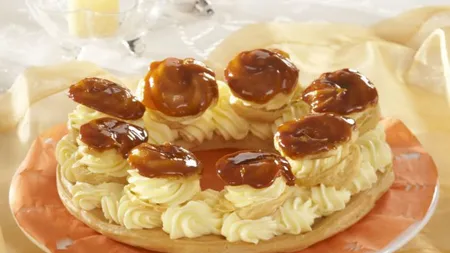 Desertul zilei: Coroniţă cu cremă de vanilie