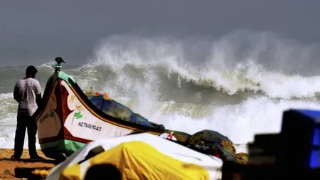 India, lovită de Ciclonul Vardah: Doi morţi şi mii de persoane evacuate