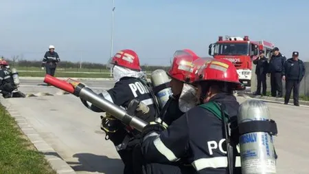 PERICOL DE EXPLOZIE la Arad. O cisternă cu motorină s-a răsturnat în apropiere de aeroport