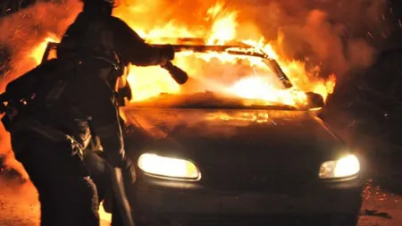 Un autoturism a luat foc pe şosea, în staţiunea Azuga