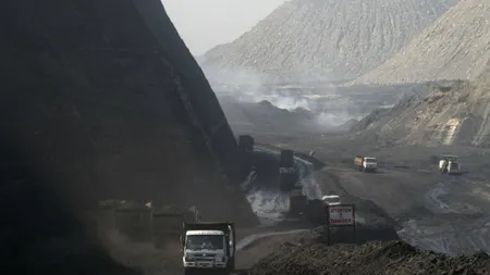 Accident minier în India, zeci de oameni au fost îngropaţi de vii. Sunt cel puţin nouă morţi
