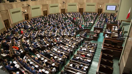 Atentat la libertatea presei. Politicienii vor să restricţioneze accesul ziariştilor în Parlamentul Poloniei