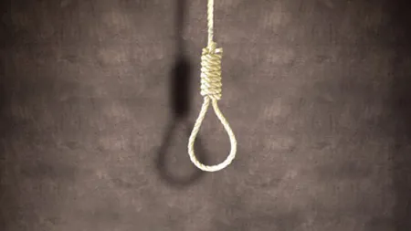 Scene macabre în Constanţa, doi soţi au fost găsiţi morţi în casă. Bărbatul era spânzurat, iar femeia lovită la cap