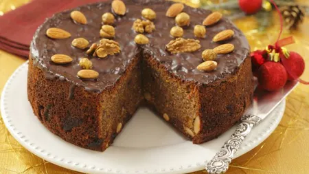 Desertul Zilei: Tort cu cacao şi migdale