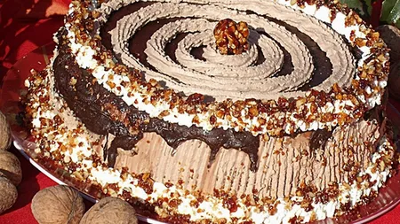 Reţete Revelion 2017: Tort cu crema de nuci