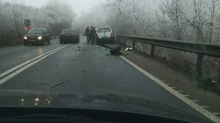 Trafic blocat între Sibiu şi Braşov în urma ciocnirii a două autoturisme