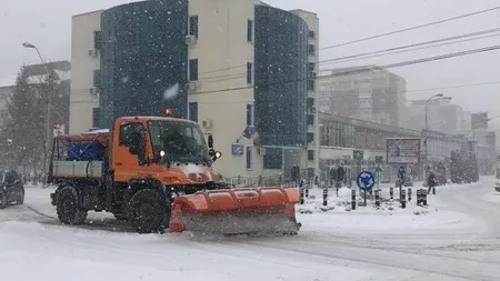 Utilajele pentru deszăpezire din Arad circulă fără material antiderapant