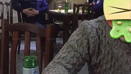 Vasluiul nu se dezminte: Poliţişti surprinşi la băut în timpul programului FOTO