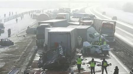 Accident cumplit pe autostradă, în Polonia. Carambol cu 63 de maşini, dintre care 11 camioane VIDEO