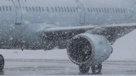 Compania Naţională Aeroporturi Bucureşti: Traficul aerian se desfăşoară normal, în condiţii de iarnă