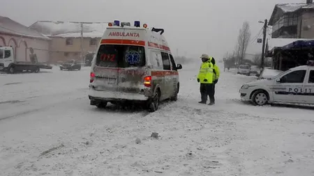 Două femei au născut acasă, coordonate telefonic de doctorul de la Ambulanţa Constanţa. Medicii nu au ajuns la ele din cauza viscolului