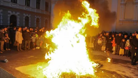 Tradiţii şi obiceiuri cu ocazia Crăciunului pe rit vechi. Sârbii din Arad au aprins stejarul în Ajunul Crăciunului