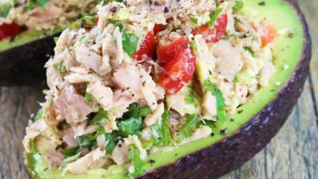 Avocado umplut cu ton, reţetă rapidă