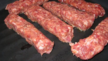 ANSVSA: Bacteria E-Coli, depistată în 69 de probe prelevate din carne de mici, cârnaţi, carcasă de ovine şi brânză de vaci