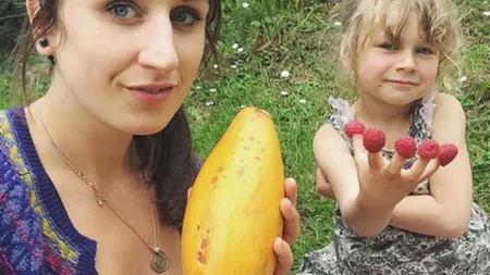 Poveste uimitoare! Îşi hrăneşte fetiţa de 5 ani numai cu crudităţi