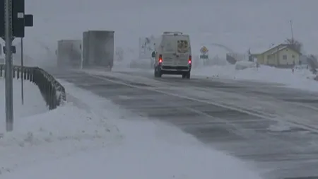 Probleme în trafic din cauza vremii. Pe mai multe drumuri naţionale se circulă greu UPDATE