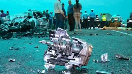 Accident grav din cauza vitezei, doi tineri au murit pe loc, al treilea e în stare critică. Acul vitezometrului, oprit la 150 de km