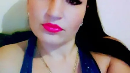 Aroganţa maximă a unei criminale periculoase de la noi. S-a pozat cu banii strânşi pentru un nou asasinat FOTO
