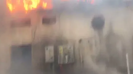 Incendiu devastator în bazarul din Rădăuţi VIDEO