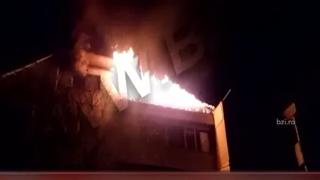 Incendiu puternic în Reşiţa. Un bărbat a vrut să-şi pedepsească soţia, însă a dat foc la opt case