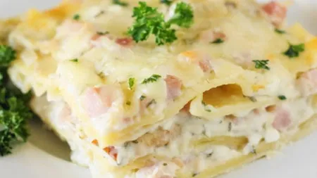 Reţeta zilei: Lasagna cu brânză şi şuncă