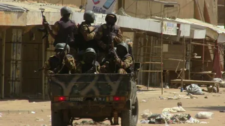 Atac cu maşină-capcană într-o tabără militară din Mali. Peste 40 de oameni au murit